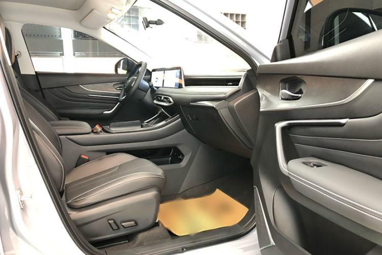 Used Venucia V DD-i 2023 60km iD Version Right Front Seat