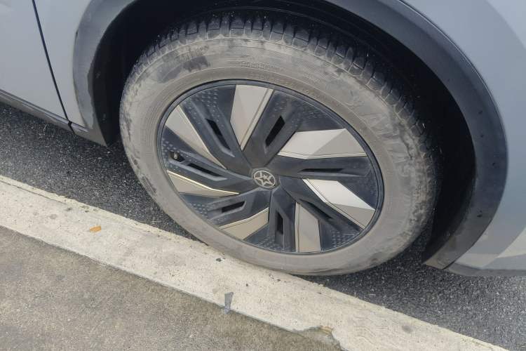 Used Venucia V DD-i 2023 110 km iE Version Right Front Wheel Hub