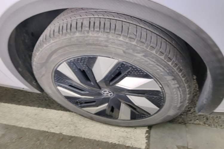 Used Venucia V DD-i 2023 110km iT Version Right Front Wheel Hub