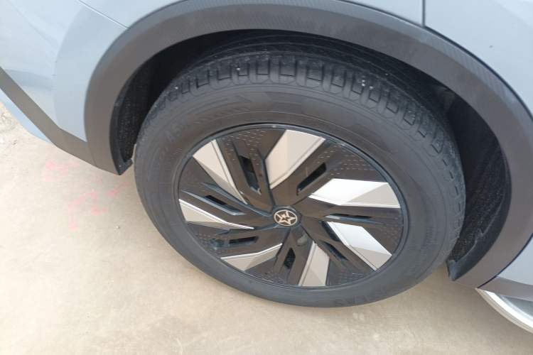 Used Venucia V DD-i 2023 110 km iE Version Right Rear Wheel Hub