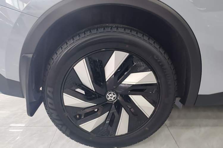Used Venucia V DD-i 2023 60km iD Version Right Rear Wheel Hub