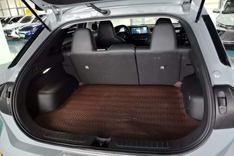 Used Venucia V DD-i 2023 110 km iE Version Trunk