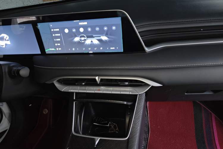 Used Venucia V DD-i 2023 110 km iE Version Audio And AC Panel