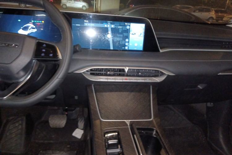 Used Venucia V DD-i 2023 110 km iE Version Audio And AC Panel