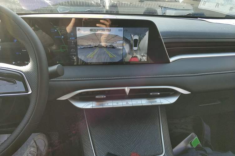 Used Venucia V DD-i 2023 110 km iE Version Audio And AC Panel
