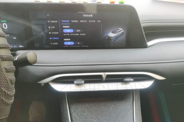 Used Venucia V DD-i 2023 60km iD Version Audio And AC Panel