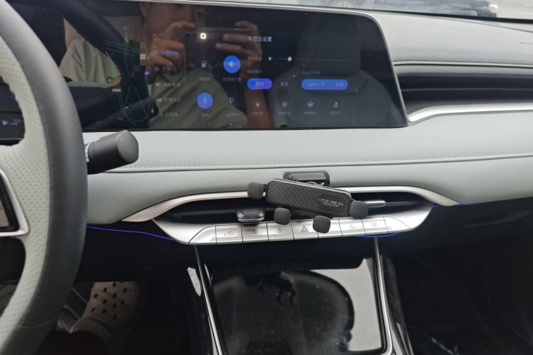 Used Venucia V DD-i 2023 110 km iE Version Audio And AC Panel