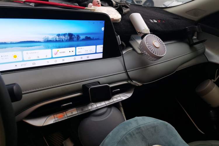 Used Venucia V DD-i 2023 110 km iE Version Audio And AC Panel