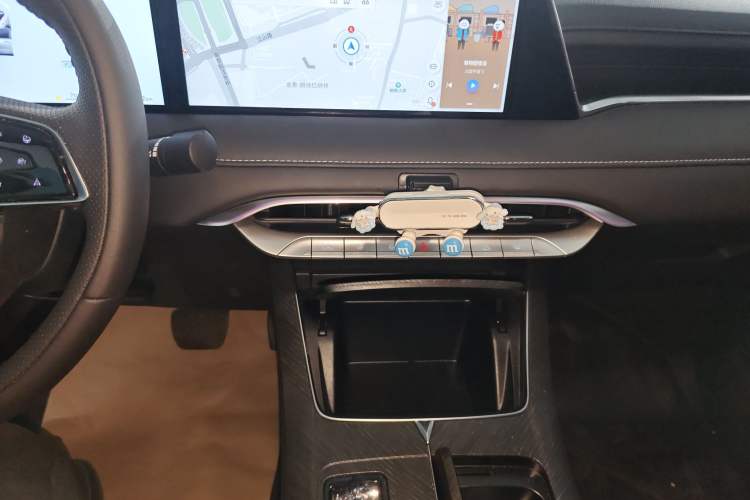 Used Venucia V DD-i 2023 110km iT Version Audio And AC Panel