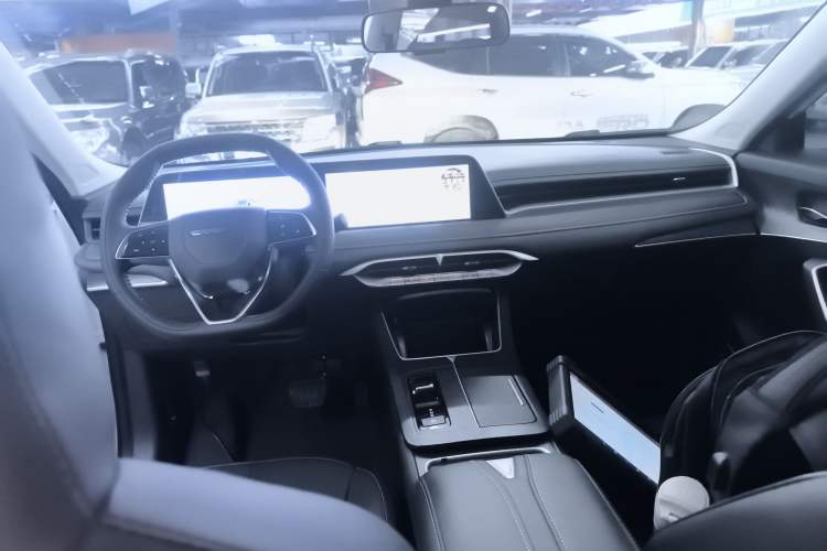Used Venucia V DD-i 2023 110 km iE Version Center Console