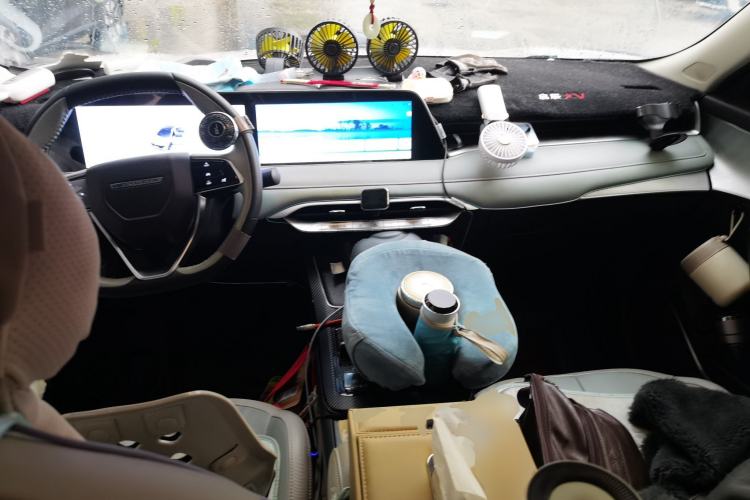 Used Venucia V DD-i 2023 110 km iE Version Center Console