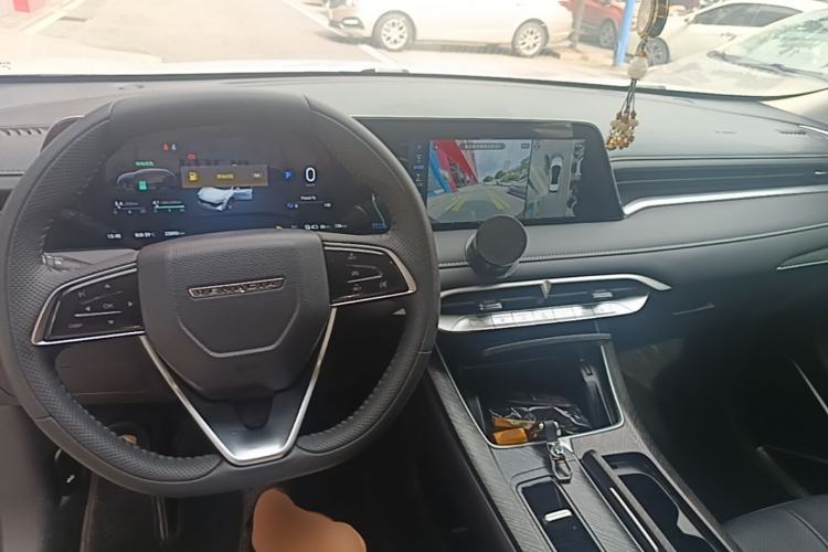 Used Venucia V DD-i 2023 110 km iE Version Center Console