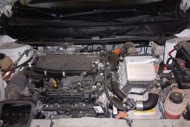 Used Venucia V DD-i 2023 110 km iE Version Engine Bay
