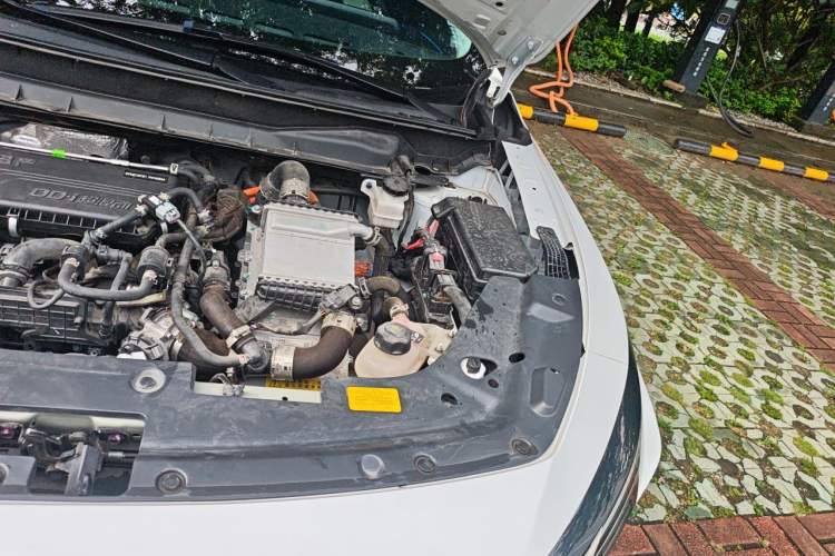 Used Venucia V DD-i 2023 60km iD Version Engine Bay Left