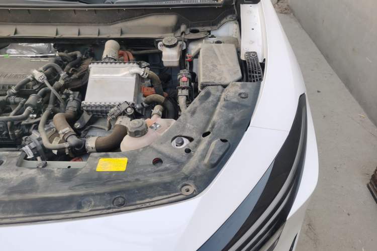 Used Venucia V DD-i 2023 60km iD Version Engine Bay Left