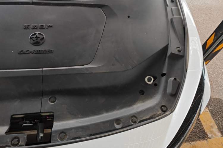 Used Venucia V DD-i 2023 110 km iE Version Engine Bay Left