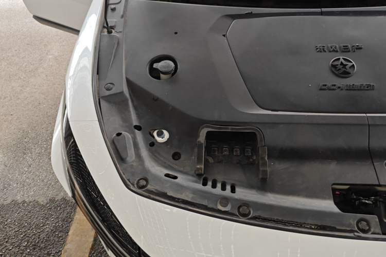 Used Venucia V DD-i 2023 110 km iE Version Engine Bay Right