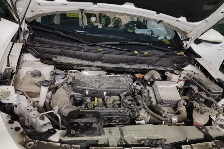 Used Venucia V DD-i 2023 110 km iE Version Engine Bay