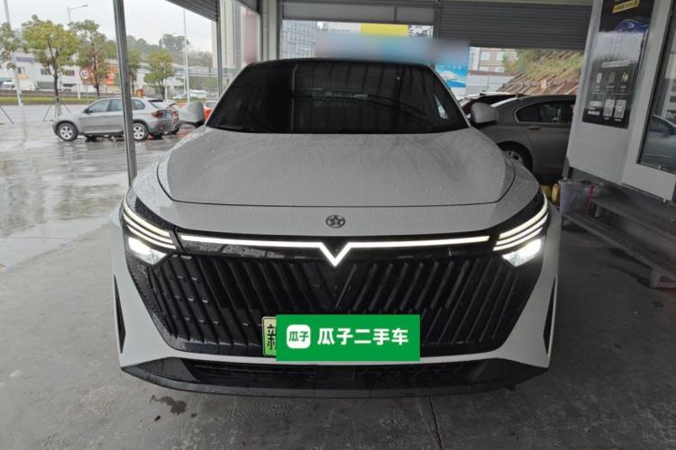 Used Venucia V DD-i 2023 110 km iE Version Front