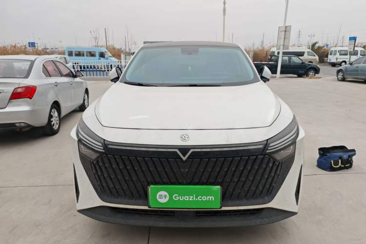 Used Venucia V DD-i 2023 110 km iE Version Front