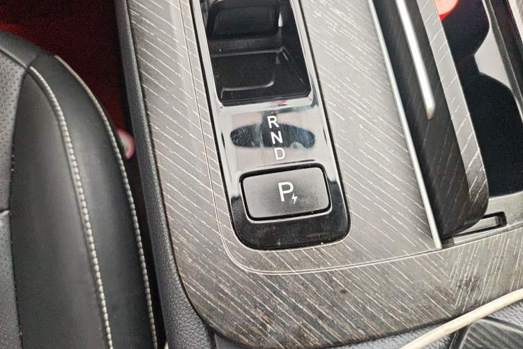 Used Venucia V DD-i 2023 60km iD Version Gear Lever