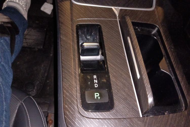 Used Venucia V DD-i 2023 110 km iE Version Gear Lever