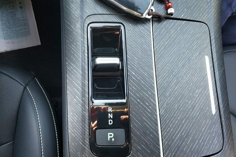 Used Venucia V DD-i 2023 110 km iE Version Gear Lever