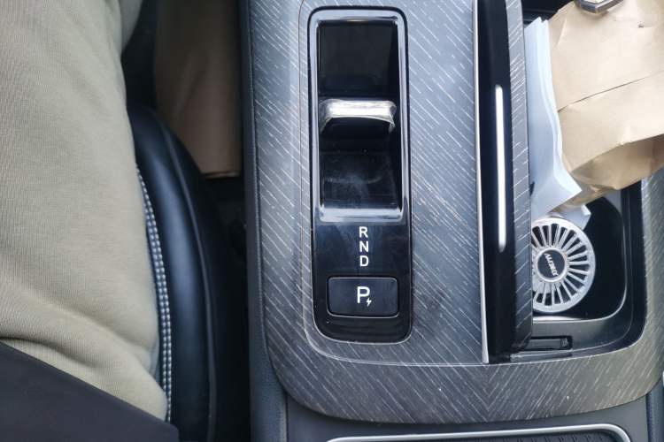 Used Venucia V DD-i 2023 60km iD Version Gear Lever