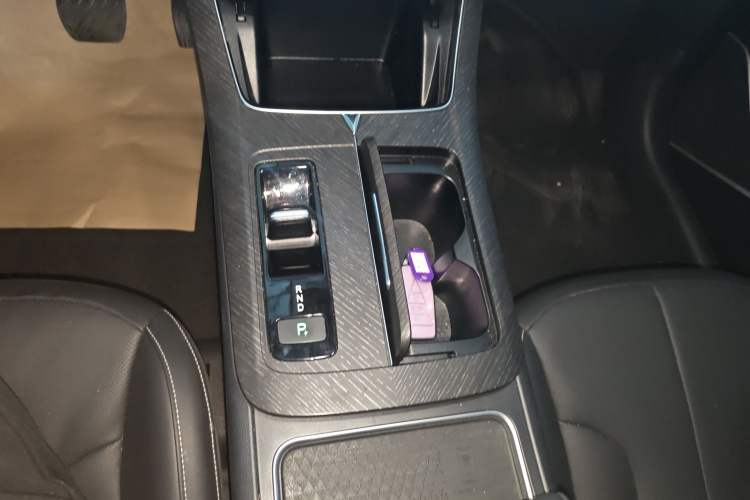 Used Venucia V DD-i 2023 110km iT Version Gear Lever