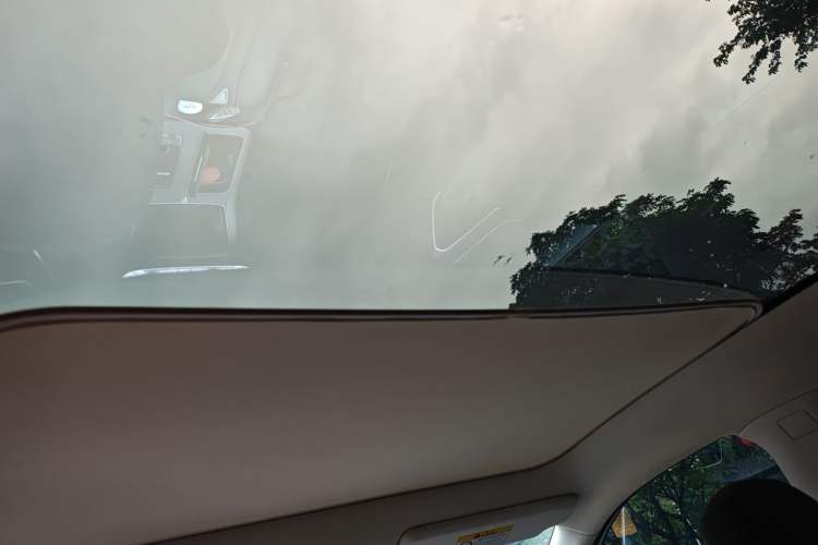 Used Venucia V DD-i 2023 60km iD Version Headliner