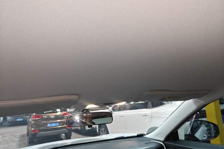 Used Venucia V DD-i 2023 60km iC Version Headliner