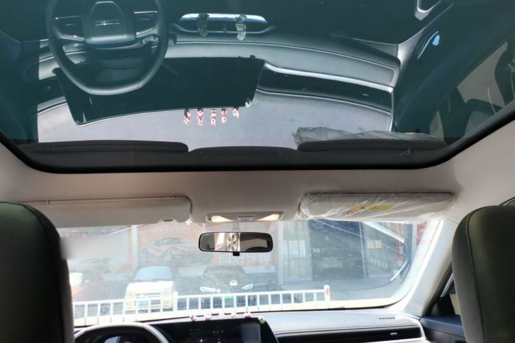 Used Venucia V DD-i 2023 60km iD Version Headliner