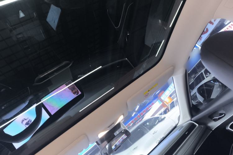 Used Venucia V DD-i 2023 110 km iE Version Headliner