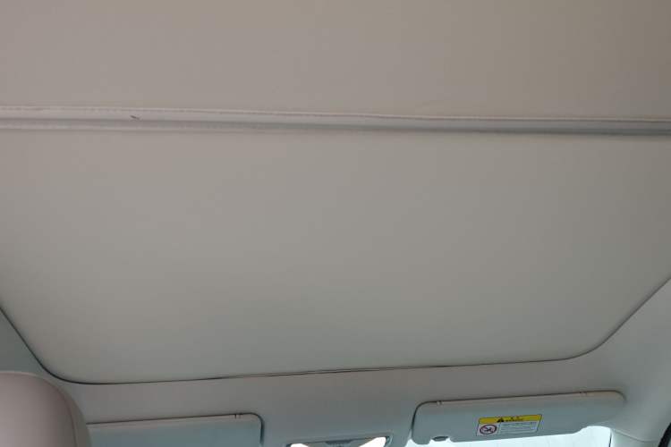 Used Venucia V DD-i 2023 110 km iE Version Headliner