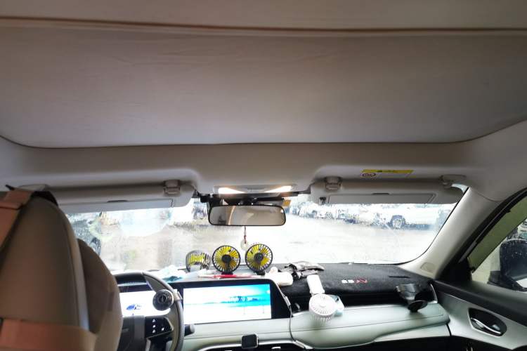 Used Venucia V DD-i 2023 110 km iE Version Headliner