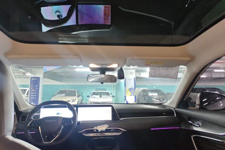Used Venucia V DD-i 2023 110km iT Version Headliner