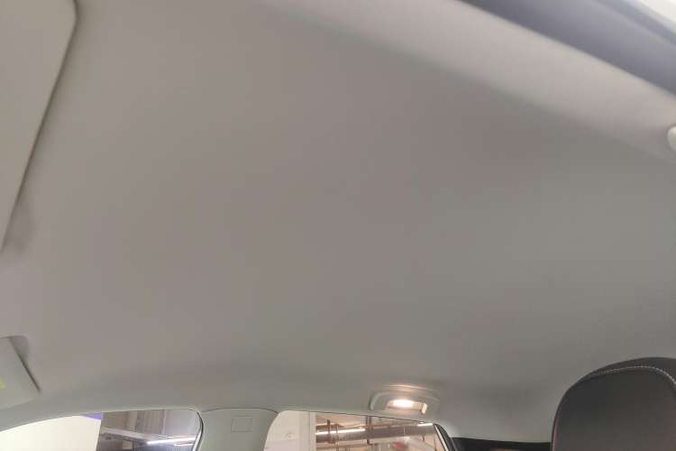 Used Venucia V DD-i 2023 60km iC Version Headliner