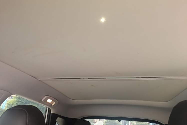 Used Venucia V DD-i 2023 110 km iE Version Headliner