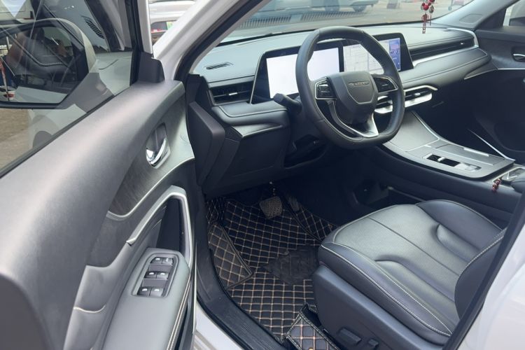 Used Venucia V DD-i 2023 110 km iE Version Interior 1