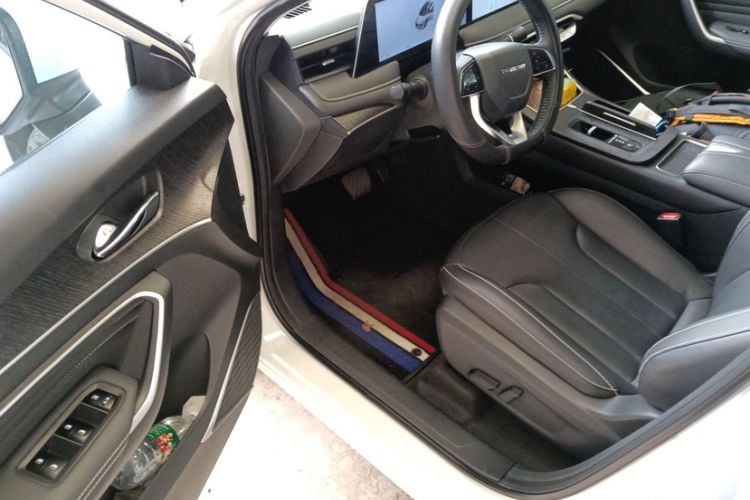 Used Venucia V DD-i 2023 110 km iE Version Interior 5