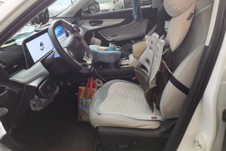 Used Venucia V DD-i 2023 110 km iE Version Left Front Seat