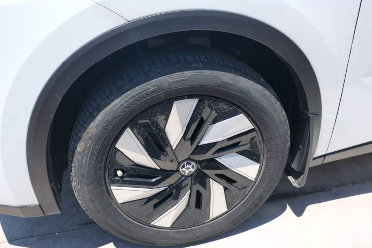 Used Venucia V DD-i 2023 60km iD Version Left Front Wheel Hub