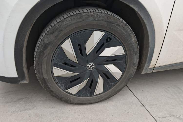 Used Venucia V DD-i 2023 110 km iE Version Left Front Wheel Hub