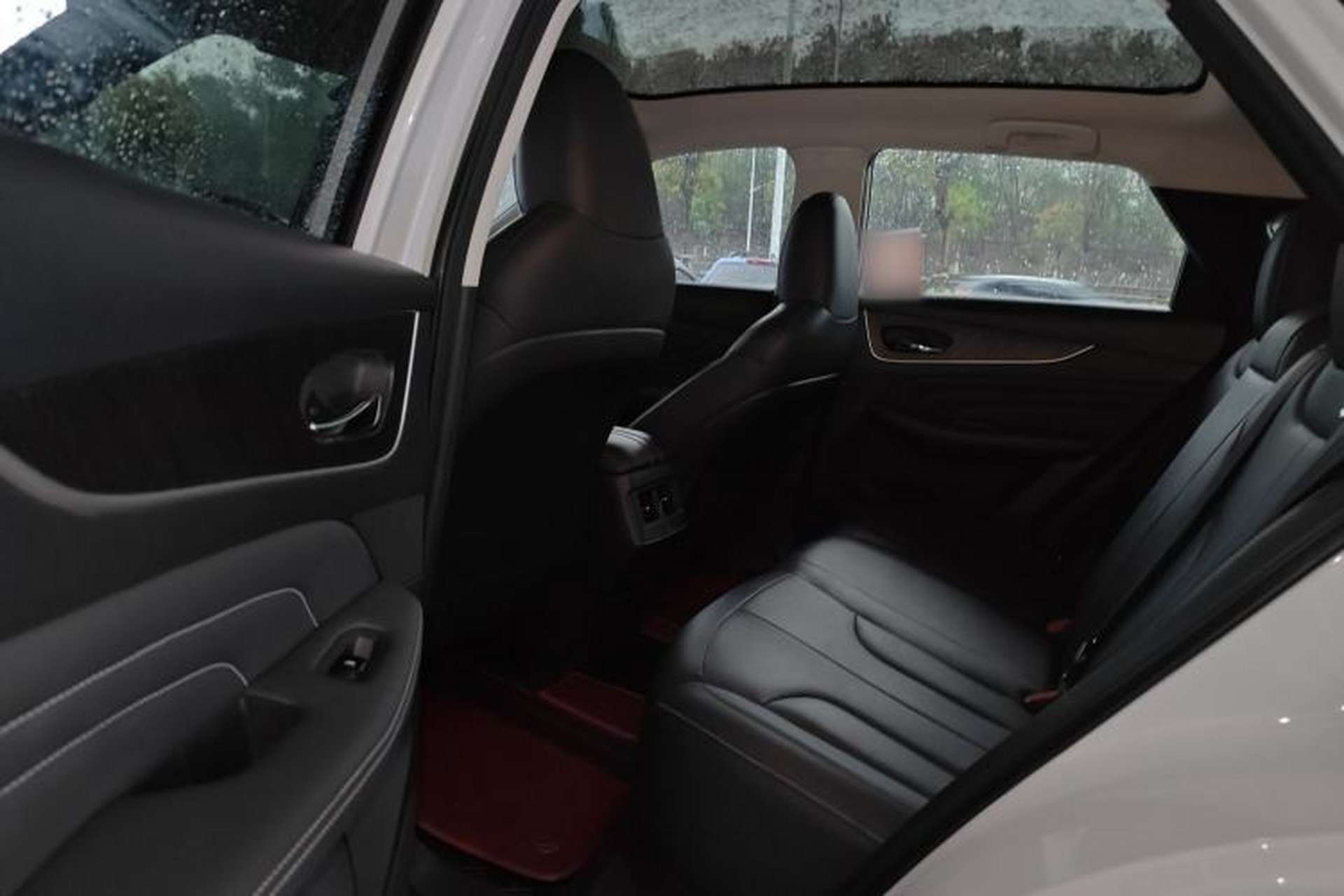Used Venucia V DD-i 2023 110 km iE Version Left Rear Seat