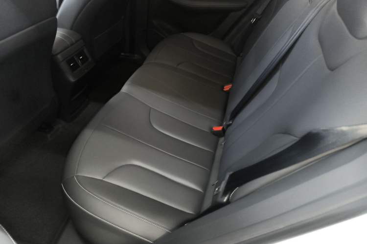 Used Venucia V DD-i 2023 110 km iE Version Left Rear Seat
