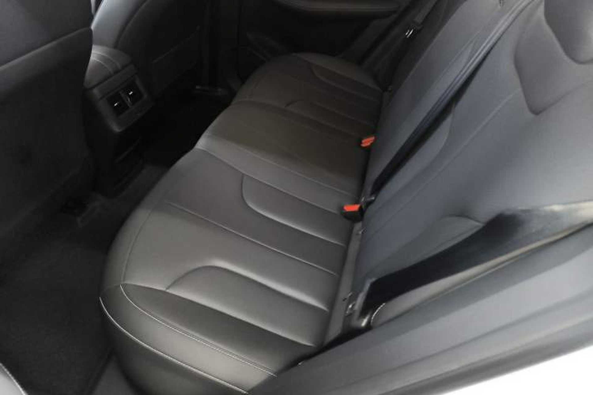 Used Venucia V DD-i 2023 110 km iE Version Left Rear Seat