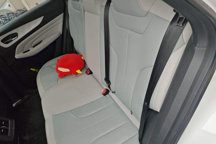 Used Venucia V DD-i 2023 110 km iE Version Left Rear Seat