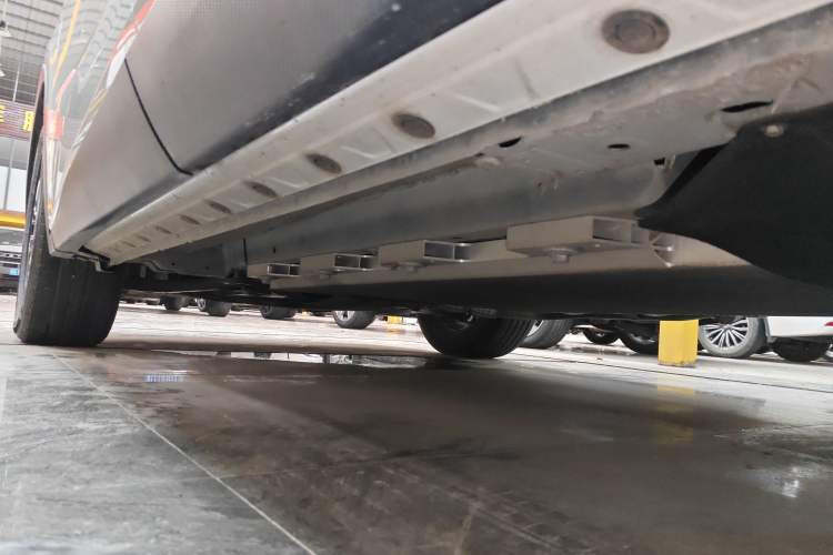 Used Venucia V DD-i 2023 60km iC Version Left Side Sill