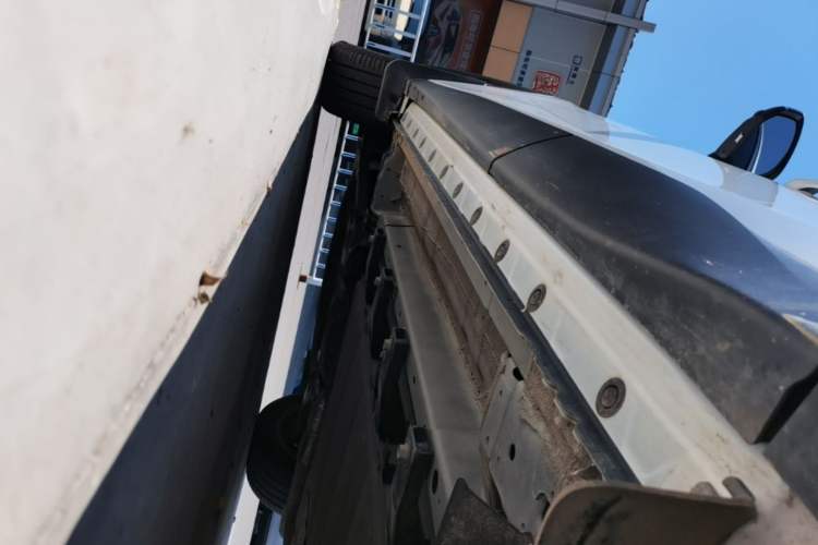 Used Venucia V DD-i 2023 60km iD Version Left Side Sill