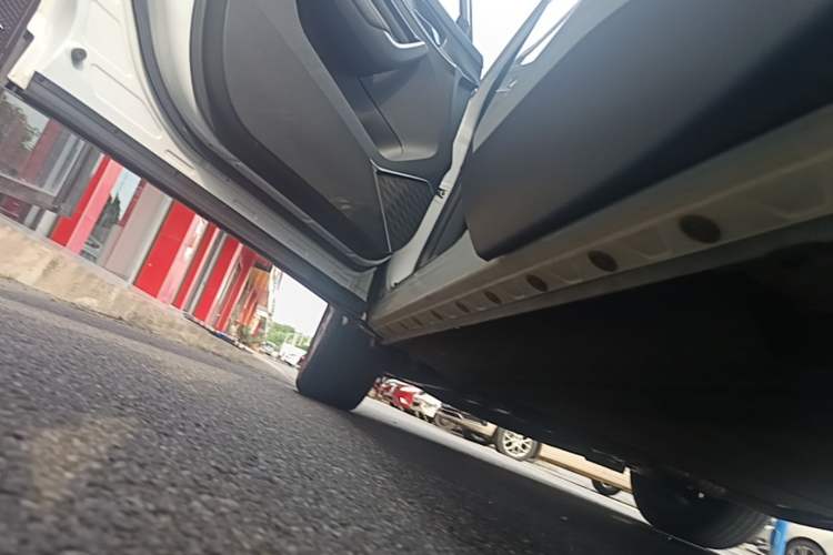 Used Venucia V DD-i 2023 110 km iE Version Left Side Sill